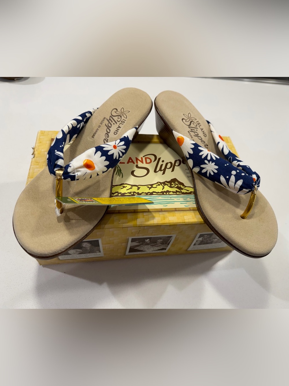 Island Slipper Women's Daisy Navy Sandals NWT Size 7 Brand New In Box